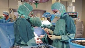 Cutremurător, i-au fost amputate mâinile! Ce a întrebat fetița de trei ani după operație