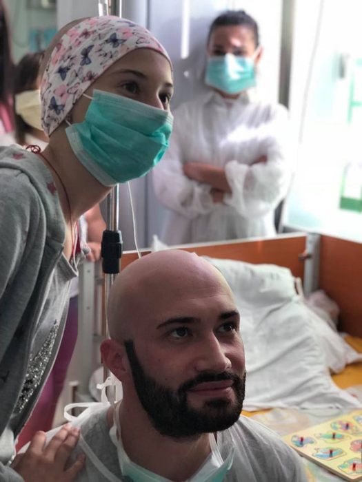Codin Maticiuc și Mihai Bendeac au vizitat copiii bolnavi de cancer dintr-un spital: „De la doi păcătoși, acum, în Săptămâna Mare transmitem sănătate”