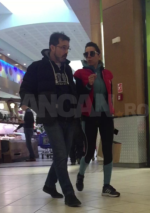 Laura Chiriac s-a deghizat cu ajutorul ochelarilor de soare ca să nu fie recunoscută în mall