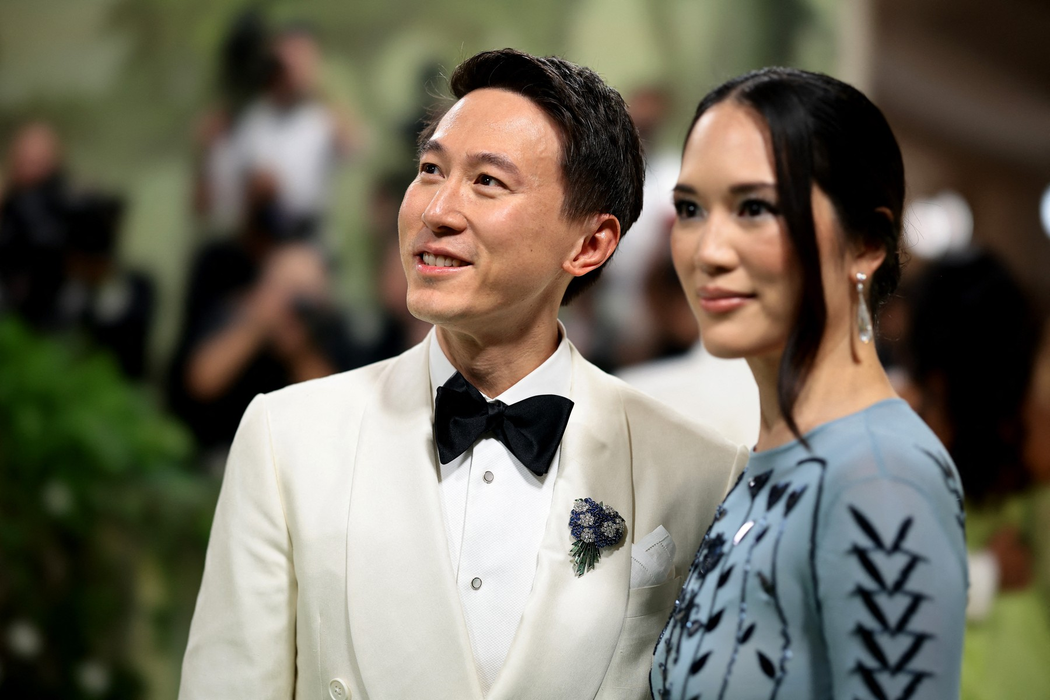 Shou Zi Chew si Vivian Kao la The 2024 Met Gala cu tema Sleeping Beauties: Reawakening Fashion" at The Metropolitan Museum of Art, 6 mai 2024, New York. Foto: Profimedia