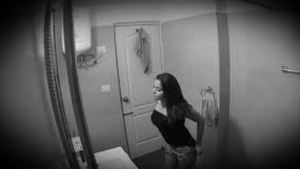 Soţul gelos a instalat cameră video în baie. Soacra a făcut descoperirea