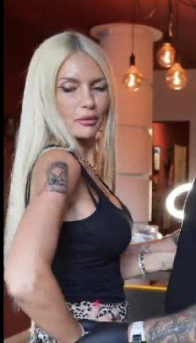 Laura Vicol, cercetată în dosarul Nordis, și-a făcut un tatuaj controversat. Gestul a stârnit un val de reacții: ”Are tupeu doamna!”