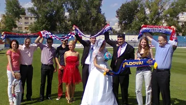 Au facut albumul de nunta pe stadion