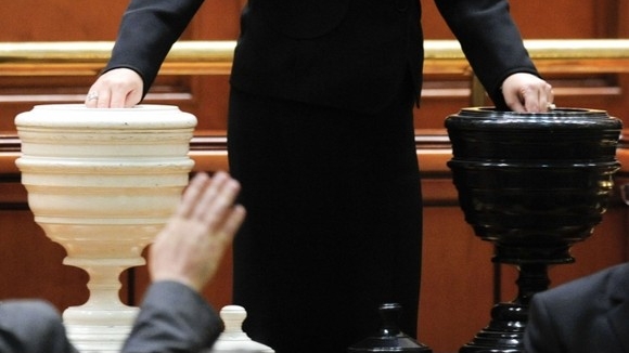 Moțiunea de cenzură pentru demiterea Guvernului Dăncilă a fost respinsă
