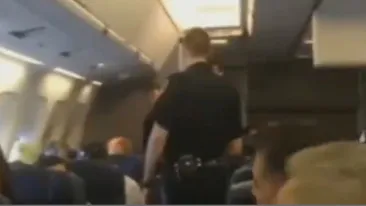 HAOS! Spaima si teroare intr-un avion! Incredibil ce au putut sa faca femeile din aeronava in timpul aterizarii de urgenta