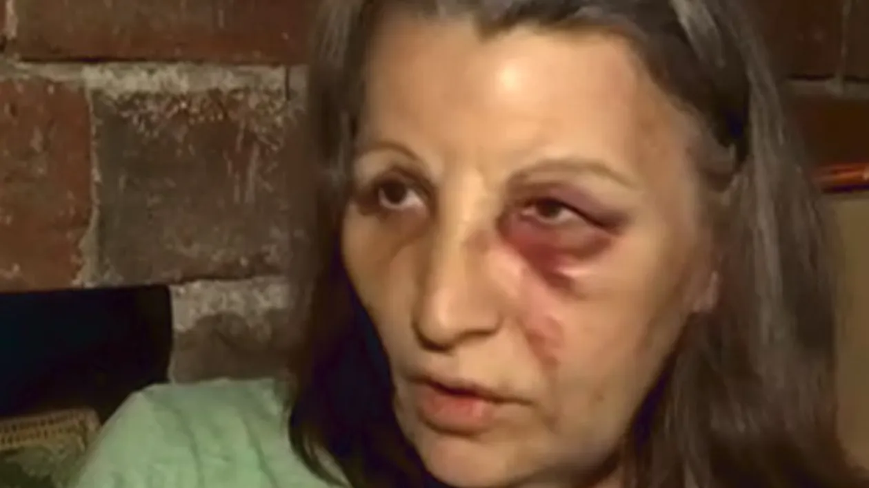 Prima reacție a mamei snopită în bătaie de fiul ei: ”Am vorbit cu extratereștrii și e ziua judecății”