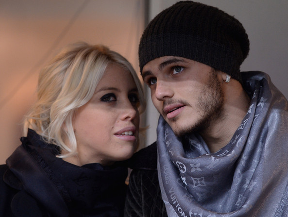 Poza indecentă a celebrului fotbalist pe care chiar soţia i-a făcut-o a rupt reţelele de socializare! E întins pe spate, cu …. ”Sper ca vântul să nu-ţi sufle…”