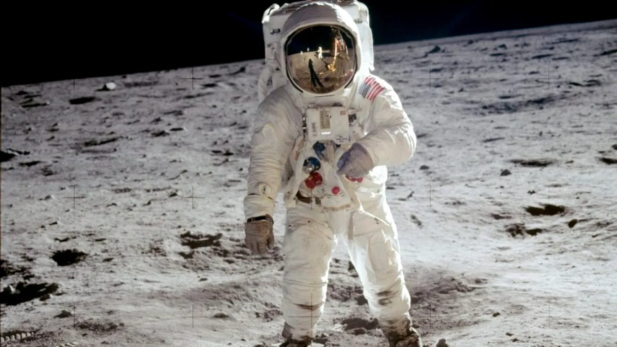 Chris Kraft, unul dintre oamenii cheie ai programului Apollo, a murit la 95 de ani
