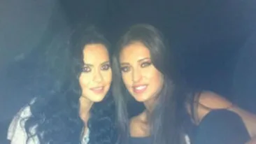 Inna şi Antonia se distrează de minune împreună! Nu le-ai văzut niciodată strâmbându-se aşa!