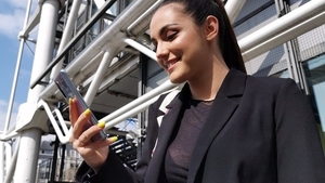 Nu ai fi zis! Ce telefon mobil are Alexia Eram, fiica Andreei Esca. Câți lei costă