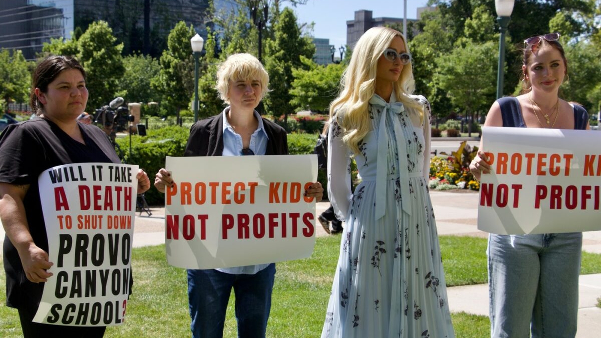 Paris Hilton obține o victorie după ani de luptă. Școala unde spune că a fost abuzată își pierde licența