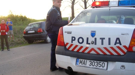 Bărbat mort după ce a fost lovit de o maşină, în timp ce mergea pe drum, în Satu Mare