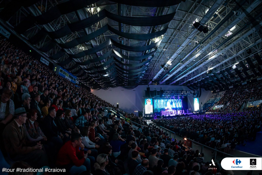 Ce a pățit Andra Măruță în timpul ultimului concert, de la Craiova! Ce au făcut spectatorii din primul rând