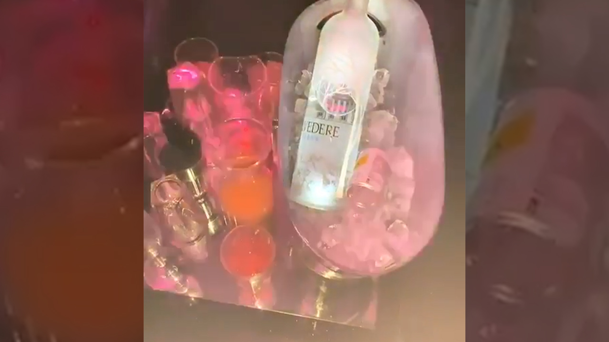 ”Prințișorul SuperBingo” a spart 10.000 € pe șampanii într-un club exclusivist din Londra