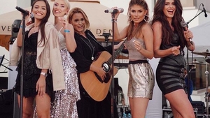 Delia și Andreea Esca, printre vedetele care s-au distrat la un concert unde nu au fost respectate regulile sanitare. FOTO