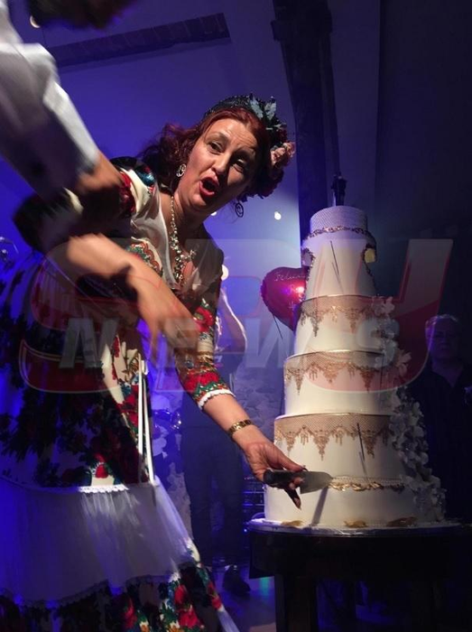 Rona Hartner s-a căsătorit ieri. A purtat o rochie de mireasa nemaivăzută. FOTO DE LA NUNTĂ