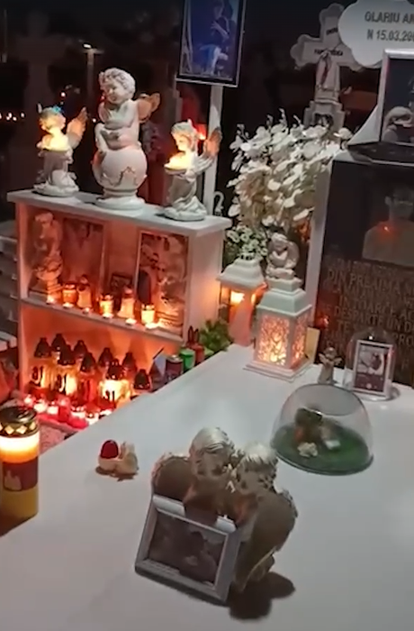 Mormântul lui Sebi Olariu este înconjurat de flori și lumânări