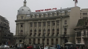 S-a intamplat in centrul Capitalei: ce a aparut pe cladirea ASE-ului!Toata lumea a aratat cu degetul spre acoperisul universitatii