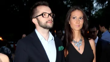 Casnica si-a scos DJ Optik-ul in lume! Eleganti si tandri la o petrecere mondena!