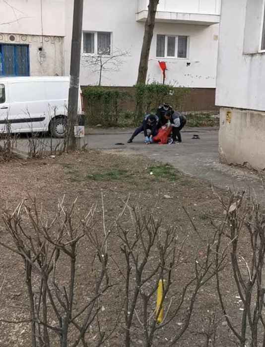 Un angajat al Primăriei Bacău a fost încătușat! Ce nereguli au descoperit polițiștii în declarația pe propria răspundere
