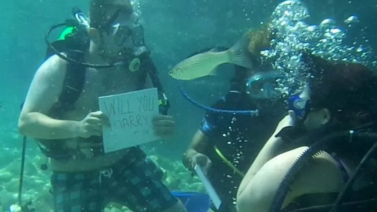A fost la un pas de MOARTE! Ce s-a intamplat dupa ce si-a cerut in CASATORIE iubita, in timp ce faceau scuba diving!