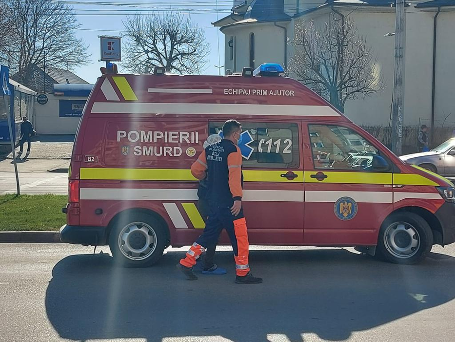 O femeie a fost lovită de o ambulanță pe trecerea de pietoni, în Craiova