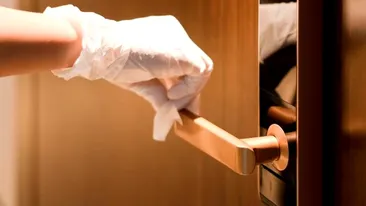 Atenție mare, români! Câte zile rezistă coronavirusul pe clanța de la ușă