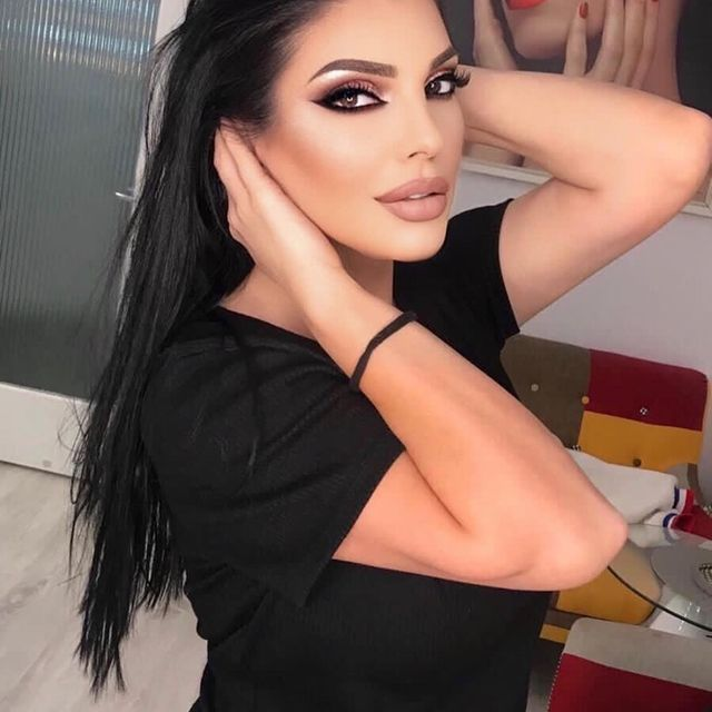 Andreea Tonciu și-a făcut rinoplastie, și-a mărit buzele și folosește filtrele de pe Instagram