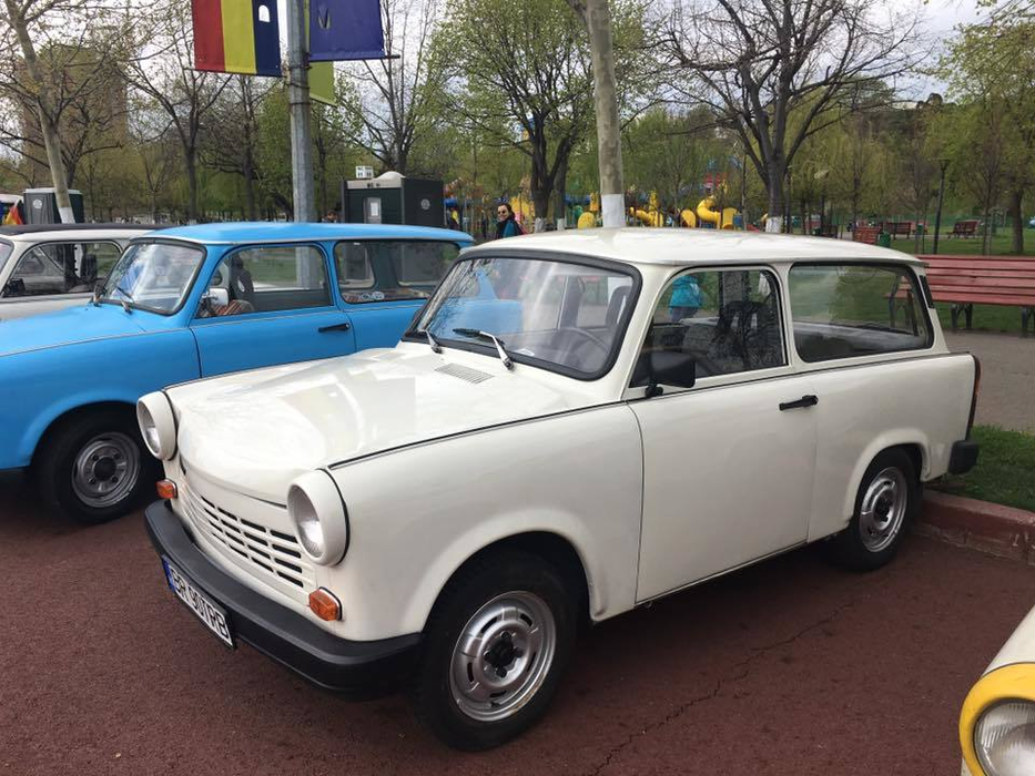 Expoziţie de maşini TRABANT, în Parcul Lumea Copiilor din Capitală! Cum arată automobilele de la paradă