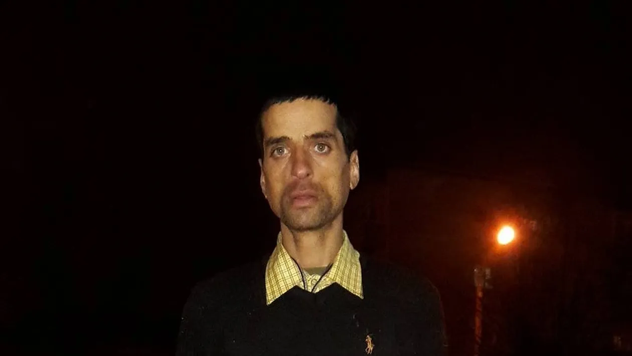 Un tânăr din Suceava a impresionat localnicii! Strânge zilnic gunoaiele de pe străzi, fără să fie plătit. Povestea dramatică a bărbatului