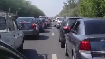 Drumul spre distractie e pavat cu nervi si transpiratie! Trafic de cosmar in Mamaia, in cel mai torid weekend de anul acesta