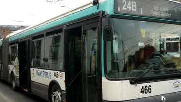 Situație scandaloasă la Cluj! Șoferul unui autobuz a încuiat călătorii în mașină!