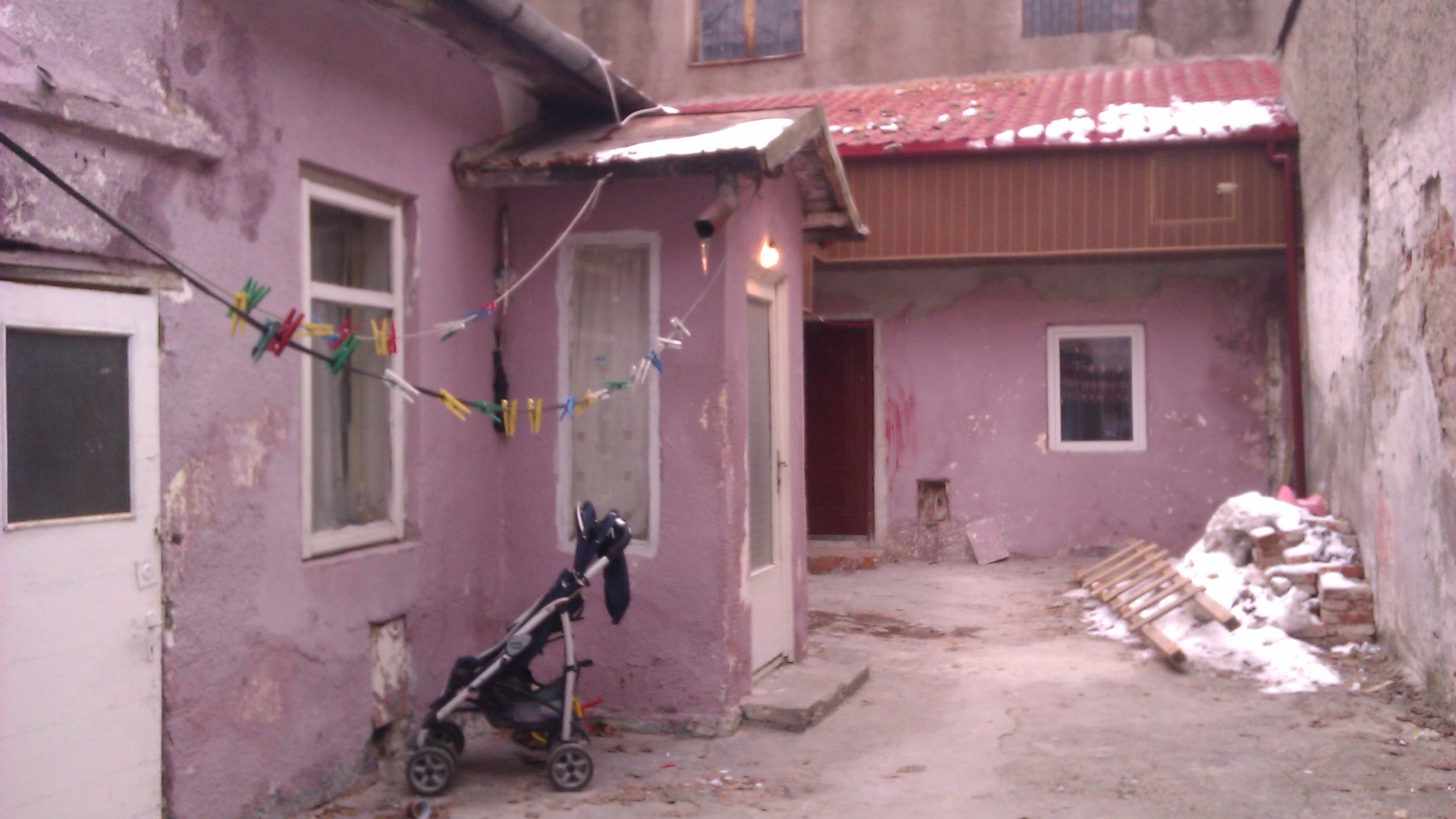 Sinucidere infioratoare in zona Traian! Un barbat s-a electrocutat dupa o cearta cu sotia