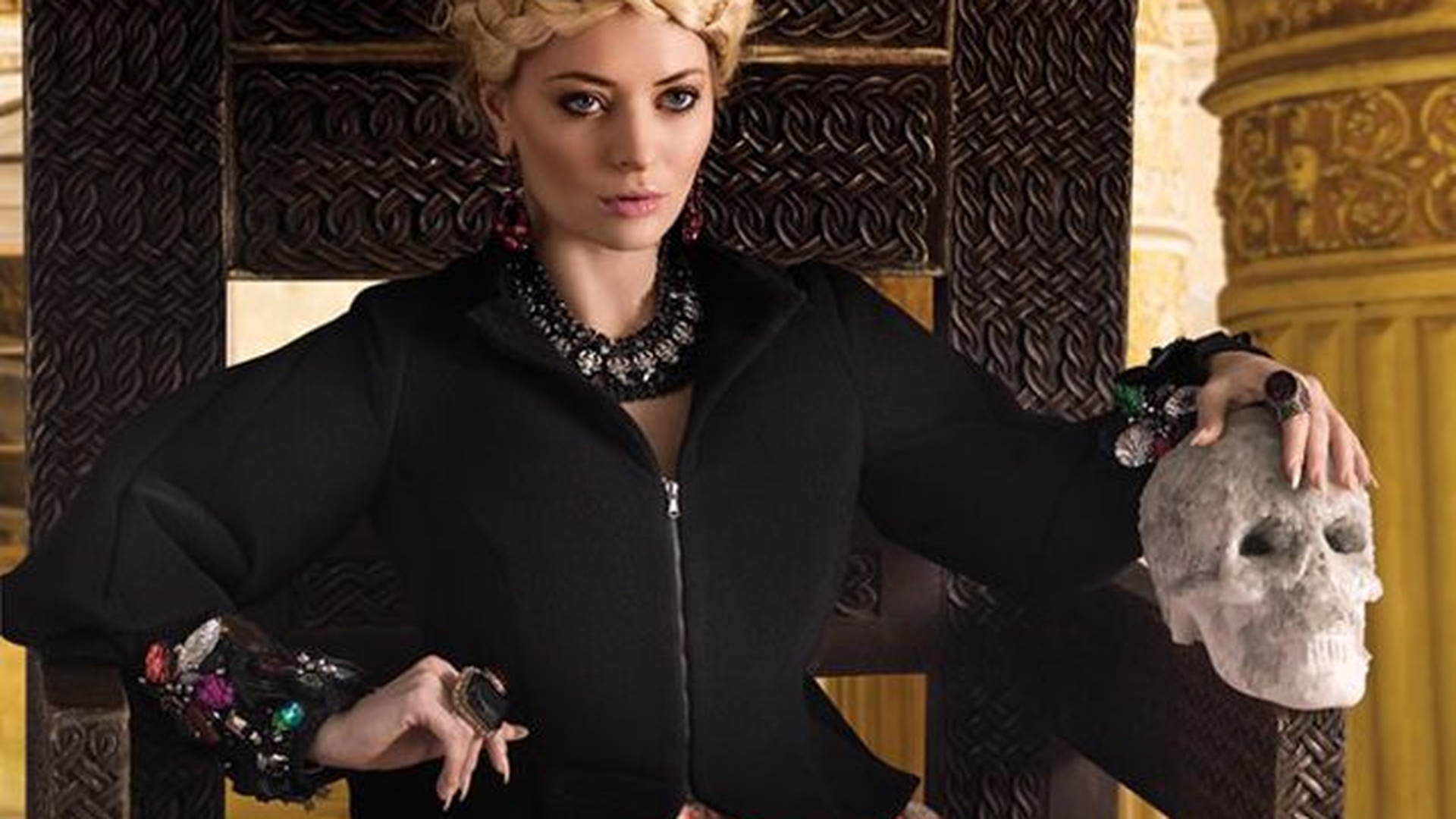 Pictorial de "groaza"! Delia Matache este regina malefica! Vezi imagini de senzatie cu artista