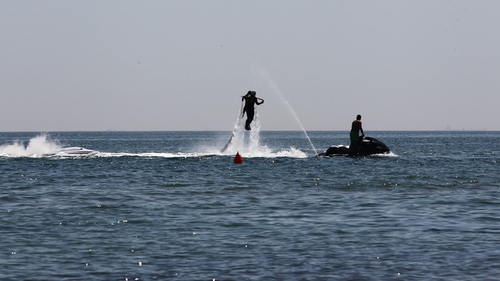 Cea mai noua fita pe litoral: "zborul" cu Jetlev-ul! Cu 40 de kilometri la ora spre cer!