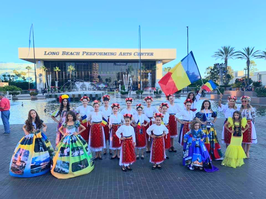 Raisandra, victorioasă la un prestigios concurs de la Hollywood: a luat Placheta de Campion Mondial pe muzică și 8 medalii