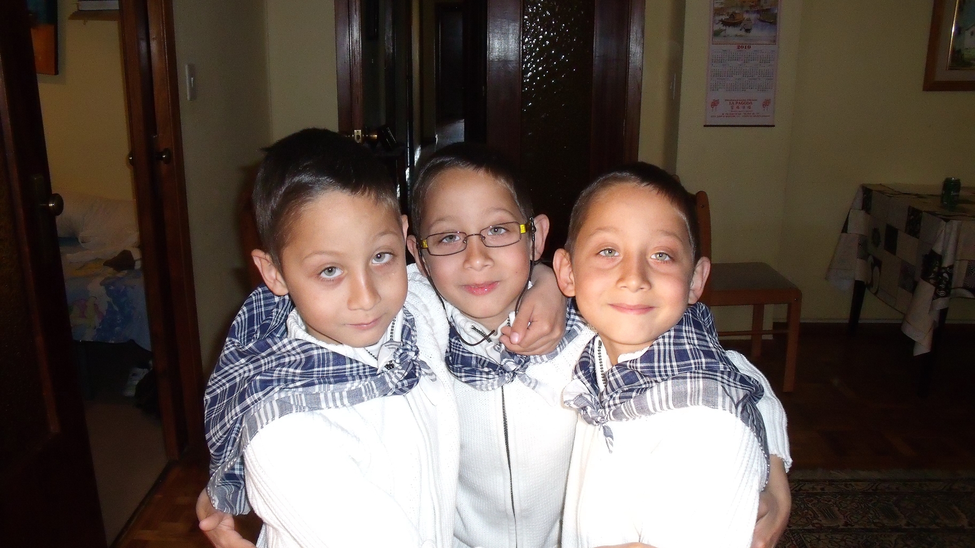 Povestea incredibila a unui caz aproape unic in lume, descoperit la Teleorman! Tripletii astia pot ajunge in Cartea Recordurilor!