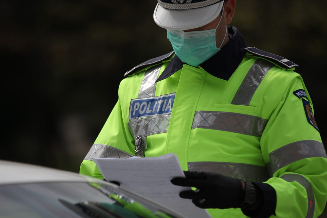 UPDATE imagini LIVE cu armata română pe străzile din Bucureşti! Sute de şoferi, verificaţi la una dintre intrările în oraş