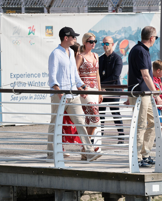 Jared Kushner și soția Ivanka Trump cu copiii ajung la hotel înainte de nunta lui Jeff Bezos și Lauren Sanchez pe 25 iunie 2025 în Veneția, Italia. Foto: Profimedia