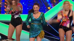 Or avea romanii talent, dar nimeni nu o intrece pe Andra! A dansat pe pupitrul juriului si si-a infipt arcusul intre sani