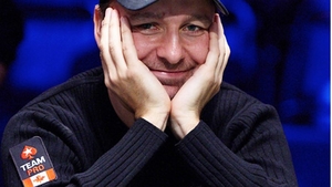 Colegii credeau ca este gay, dar cel mai bogat roman din poker a dat lovitura si in amor! N-o sa crezi cum arata iubita lui