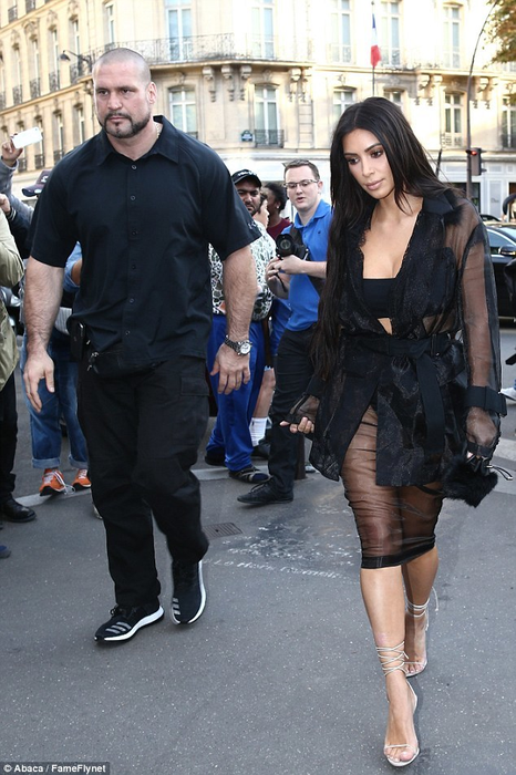 După ce KIM KARDASHIAN a fost jefuită, bodyguardul de doi metri al vedetei vrea să o răzbune: „Nu v-aţi pus cu cine trebuie…“