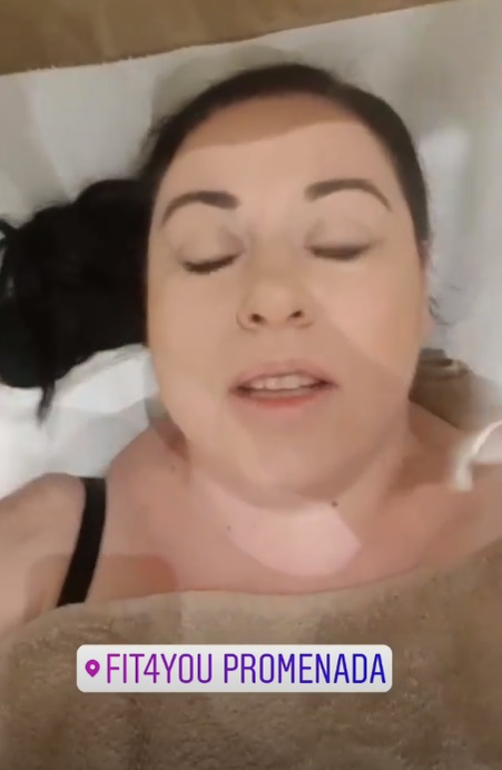 Oana Roman “și-a sculptat” fața! S-a filmat în timpul procedurii estetice