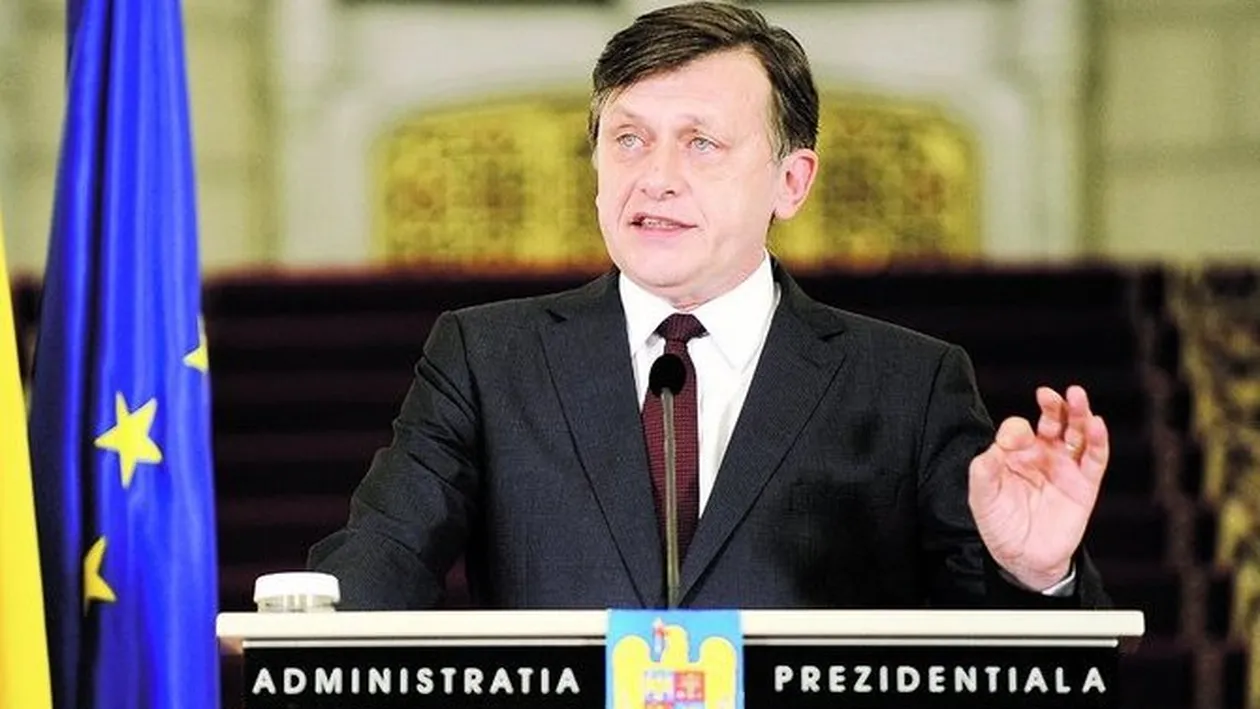 CCR a amanat decizia legata de referendum pana pe 12 septembrie - Crin Antonescu ramane presedinte