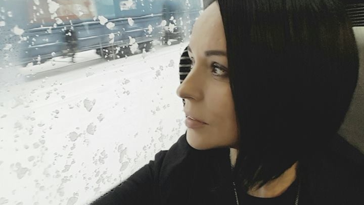ANDREEA MARIN a ales să călătorească de la Braşov la Bucureşti cu trenul, în ciuda condiţiilor meteo. Cum a fost drumul
