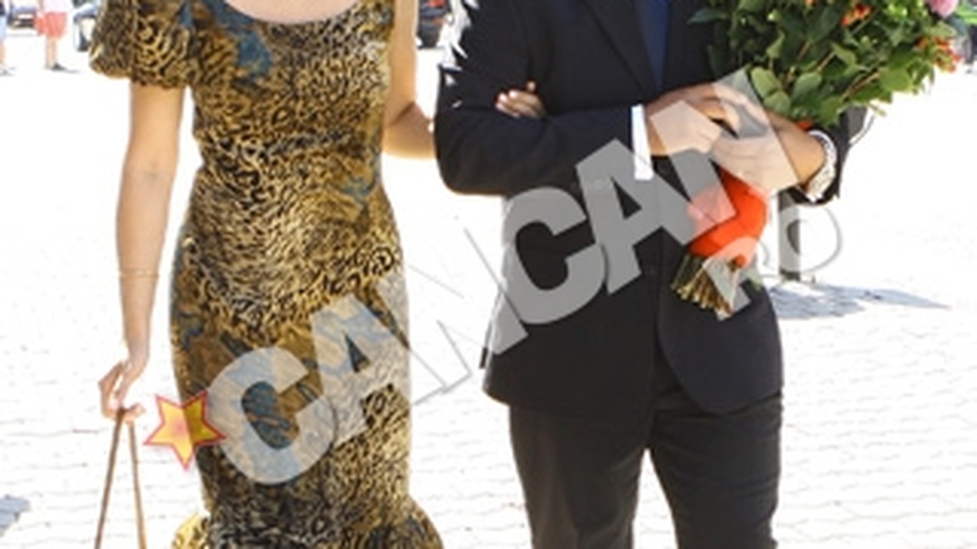 Imagini exclusive de la Starea Civila! EBA si sora ei, elegante in lila! Vezi aici ce tinute au purtat soacrele, nasa si toate celelalte invitate!