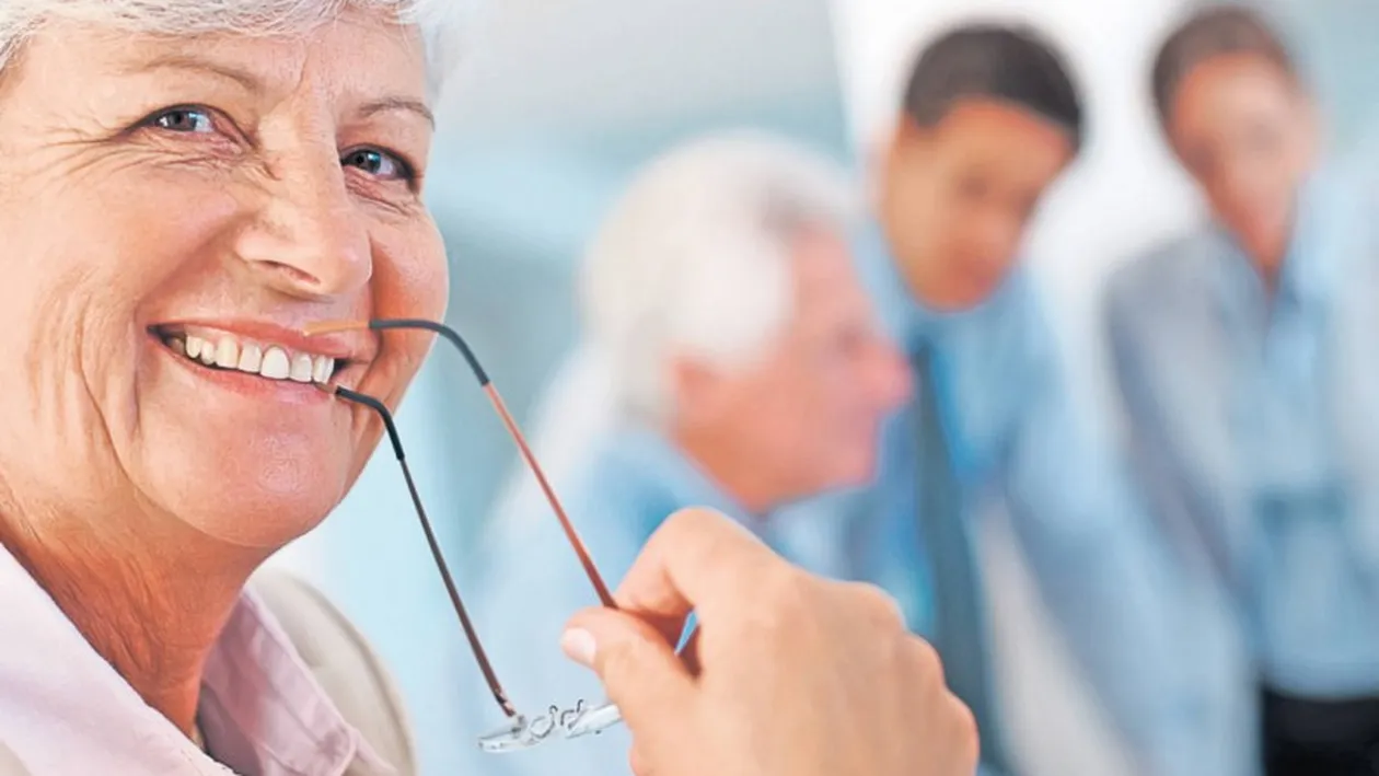 Hotărârea luată de Guvern! Femeile se vor putea pensiona la 65 de ani, la cerere