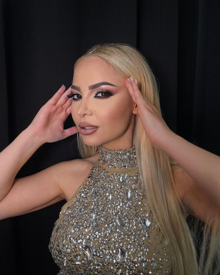 Ii merge bine și pe plan personal, Alessia reușind să își achiziționeze un apartament la malul mării