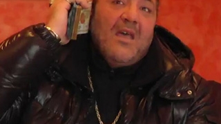 VIDEO Nelson Mondialul este cel mai amuzant interlop! Este blindat cu bani, are zeci de ghiuluri si isi da valoare pe youtube!