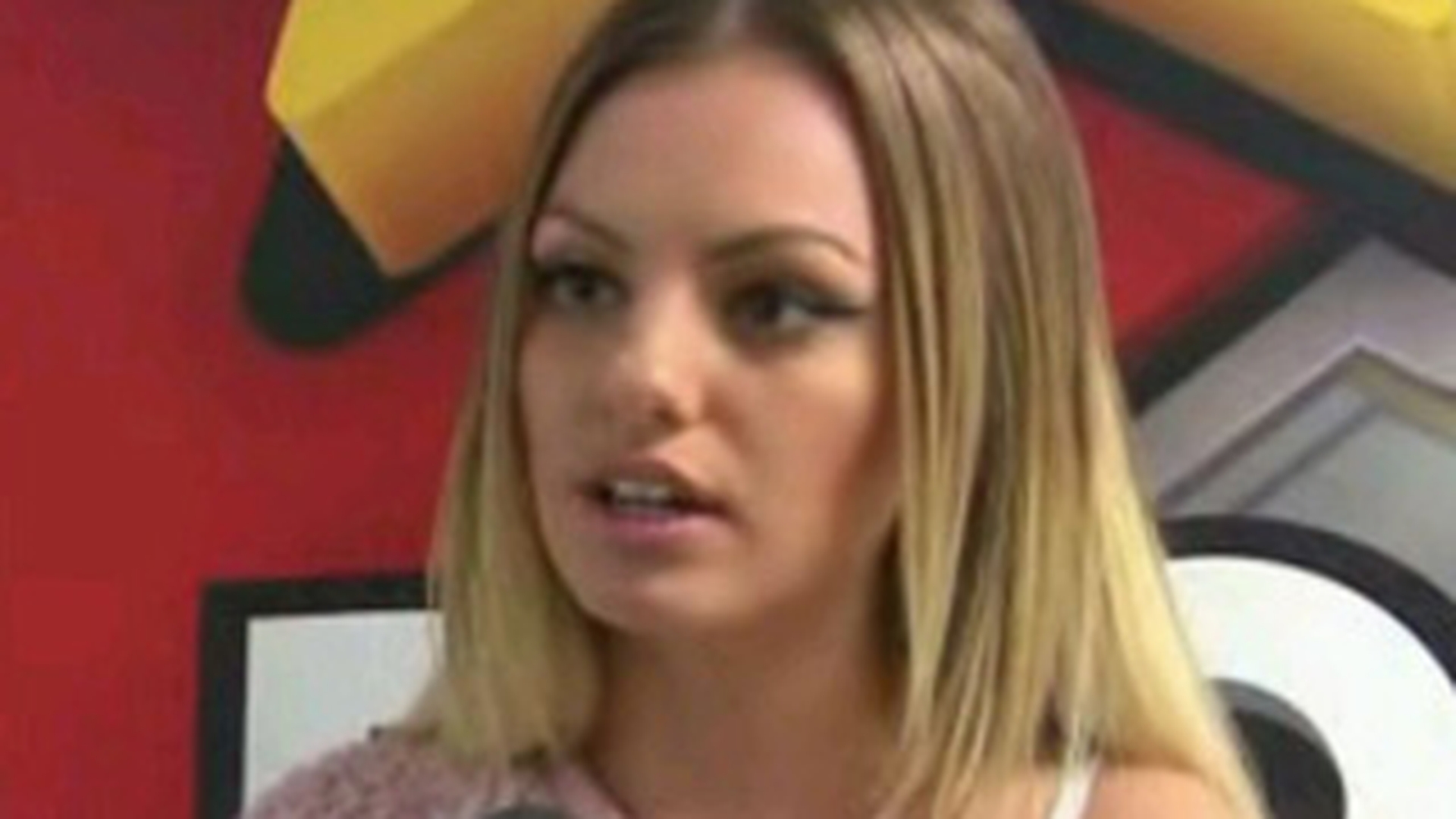 A tinut diete pana cand a lesinat si acum da sfaturi de frumusete. Vezi ce le recomanda Alexandra Stan femeilor care vor sa arate cat mai bine